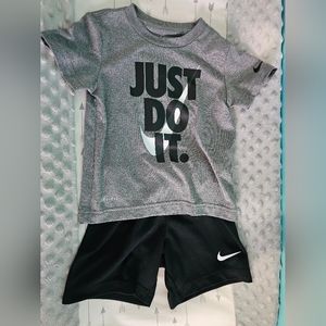 Nike boys 2 piece set